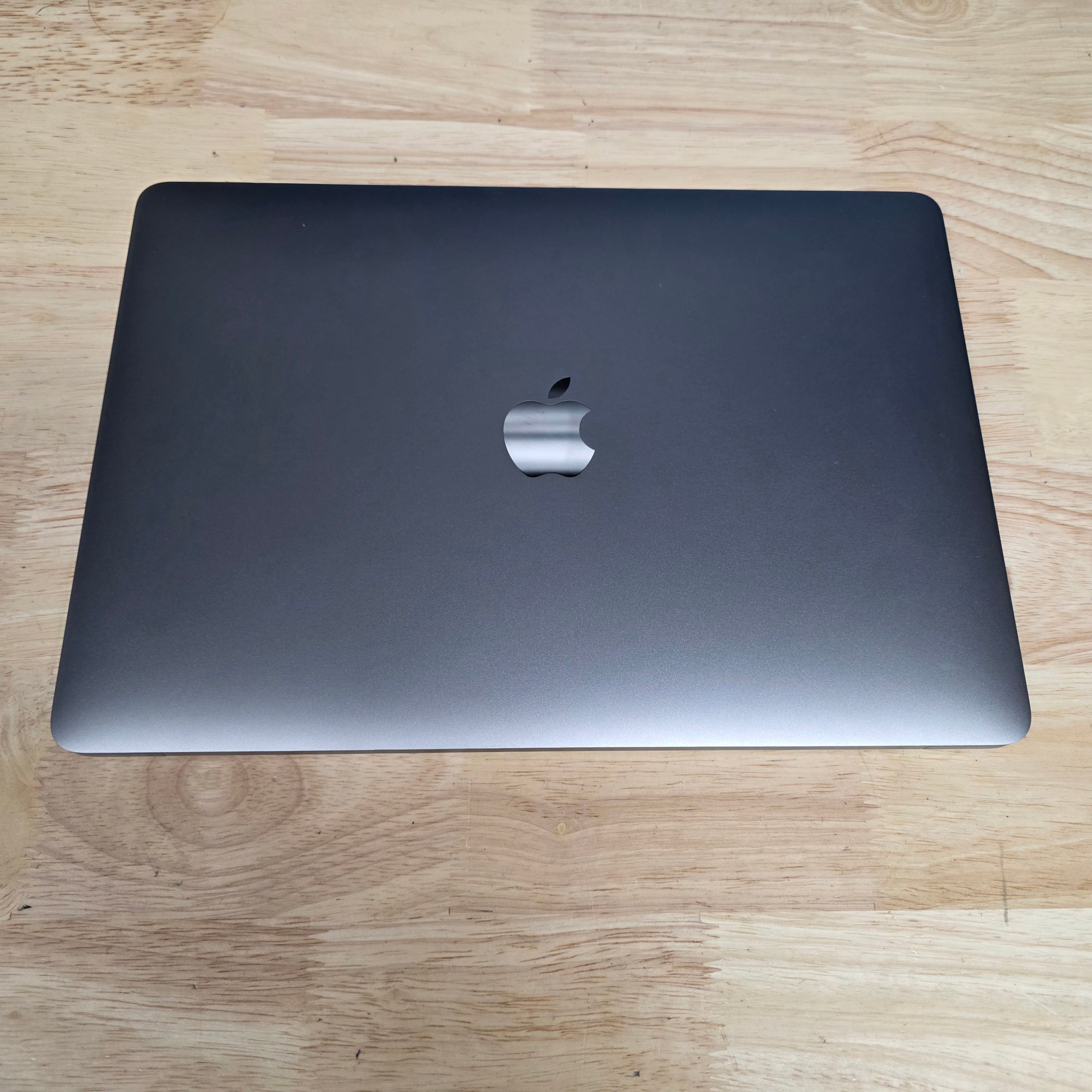 MacBook Pro (13-inch, 2017, Four Thunderbolt 3 Ports) Space Gray Wi-Fi [MacBookPro14,2]