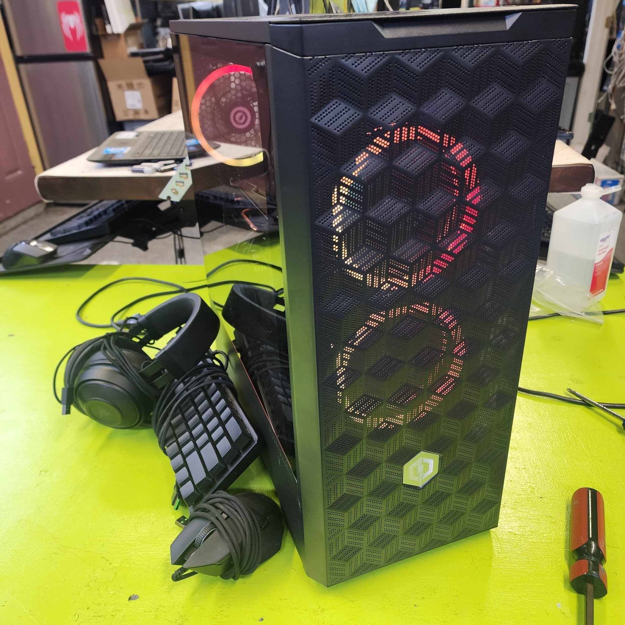 Cyberpower Gaming PC Ryzen 7 5700X RX 6600 XT 500GB SSD + 1TB HDD 64GB WiFI - Geek Tech