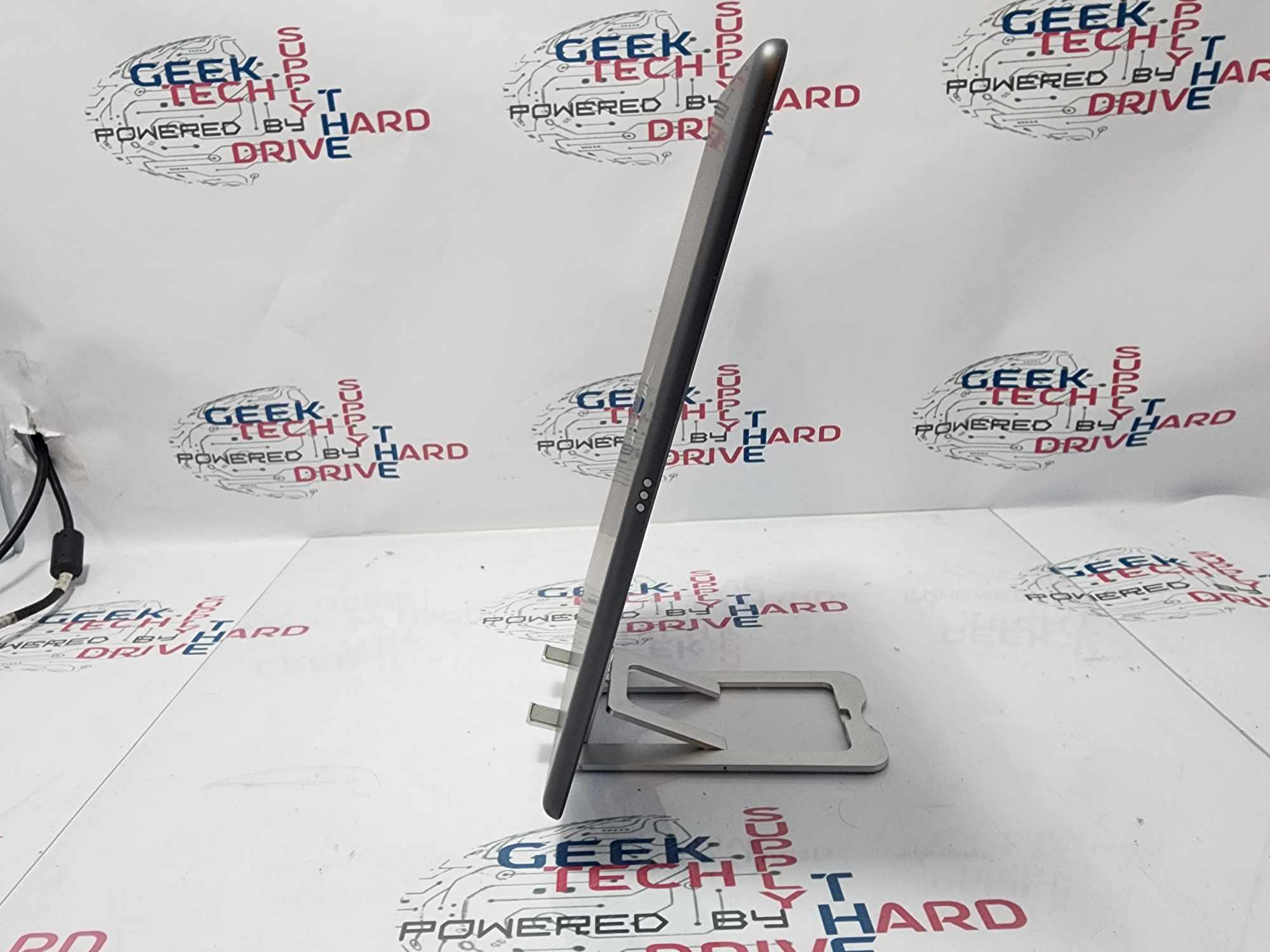 Apple iPad (8th Generation) A2270 10.2" Wi-Fi 128gb Silver | Grade B - Geek Tech