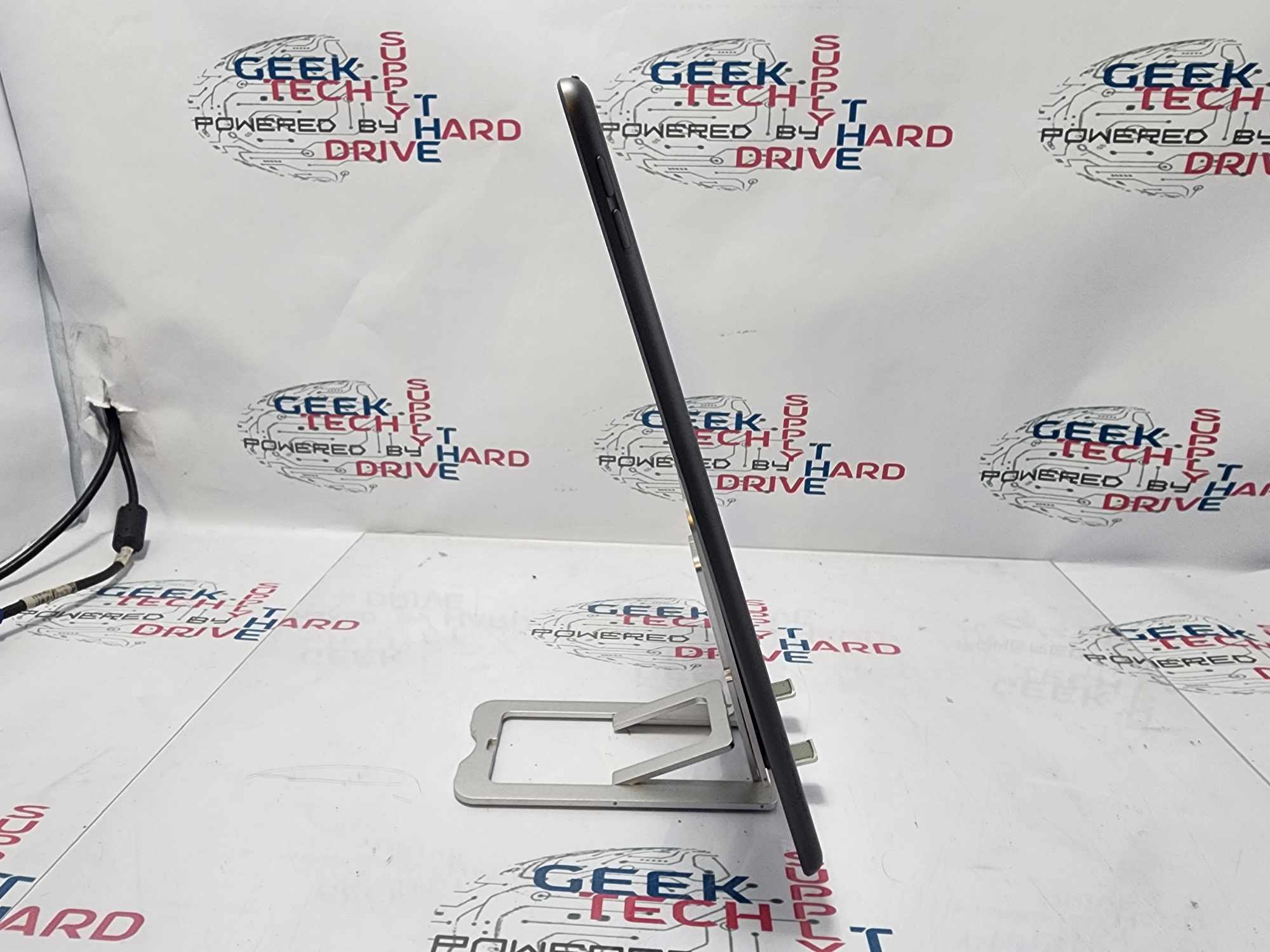 Apple iPad (8th Generation) A2270 10.2" Wi-Fi 128gb Silver | Grade B - Geek Tech