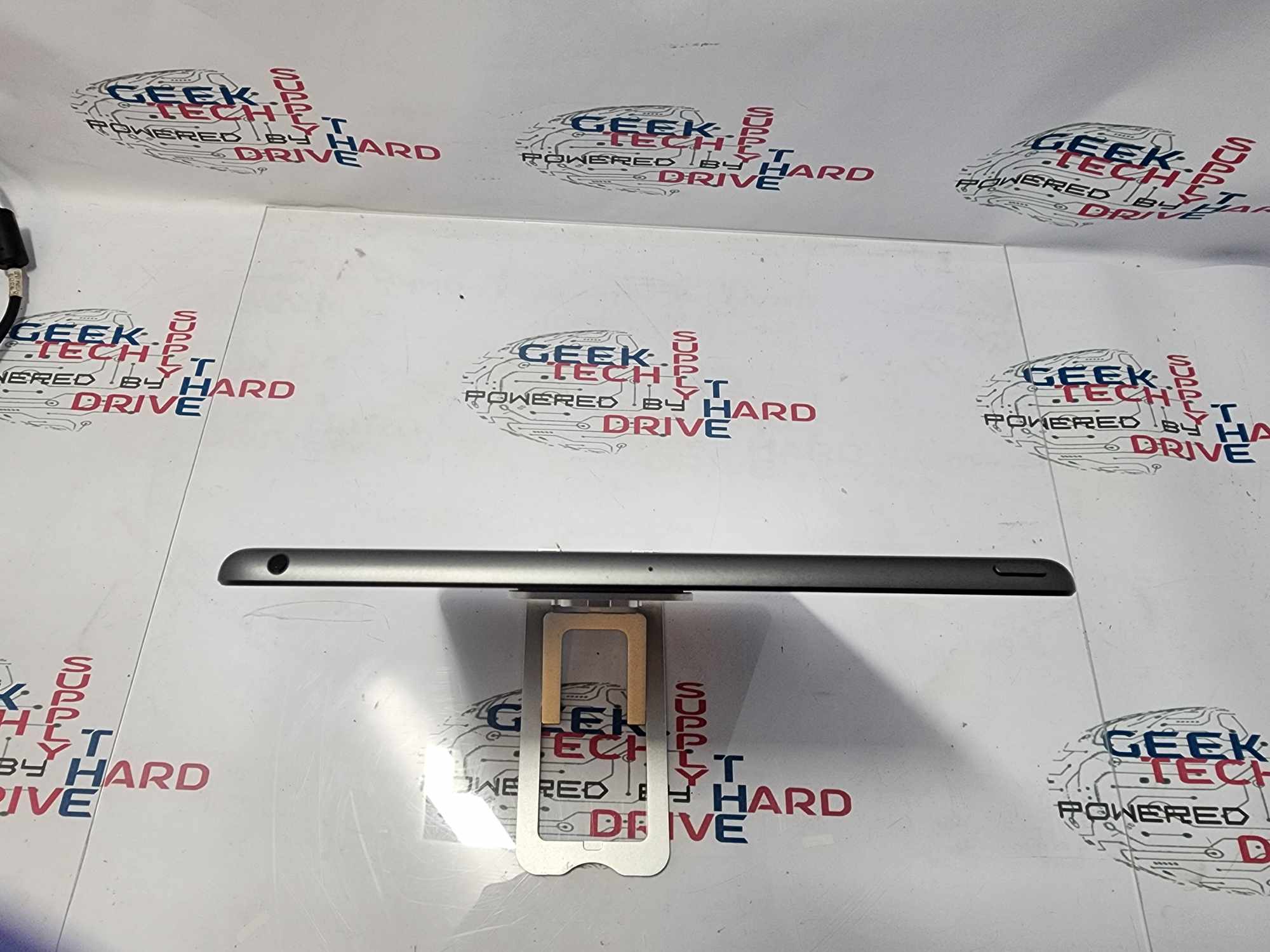 Apple iPad (8th Generation) A2270 10.2" Wi-Fi 128gb Silver | Grade B - Geek Tech