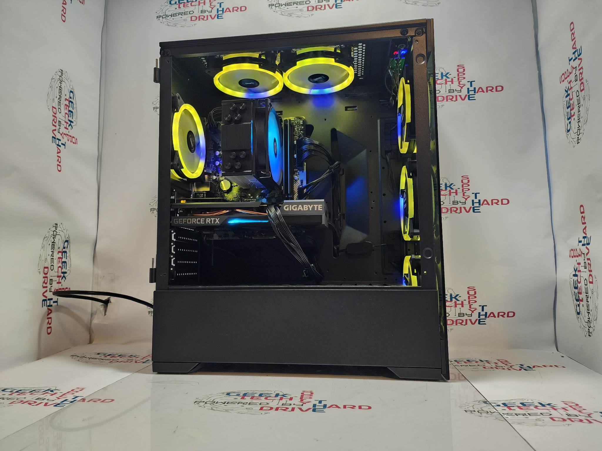 Custom Gaming Desktop PC Ryzen 7 7800X3D 1TB SSD 32GB DDR5 RTX 4060 Black Vog A620M - Geek Tech