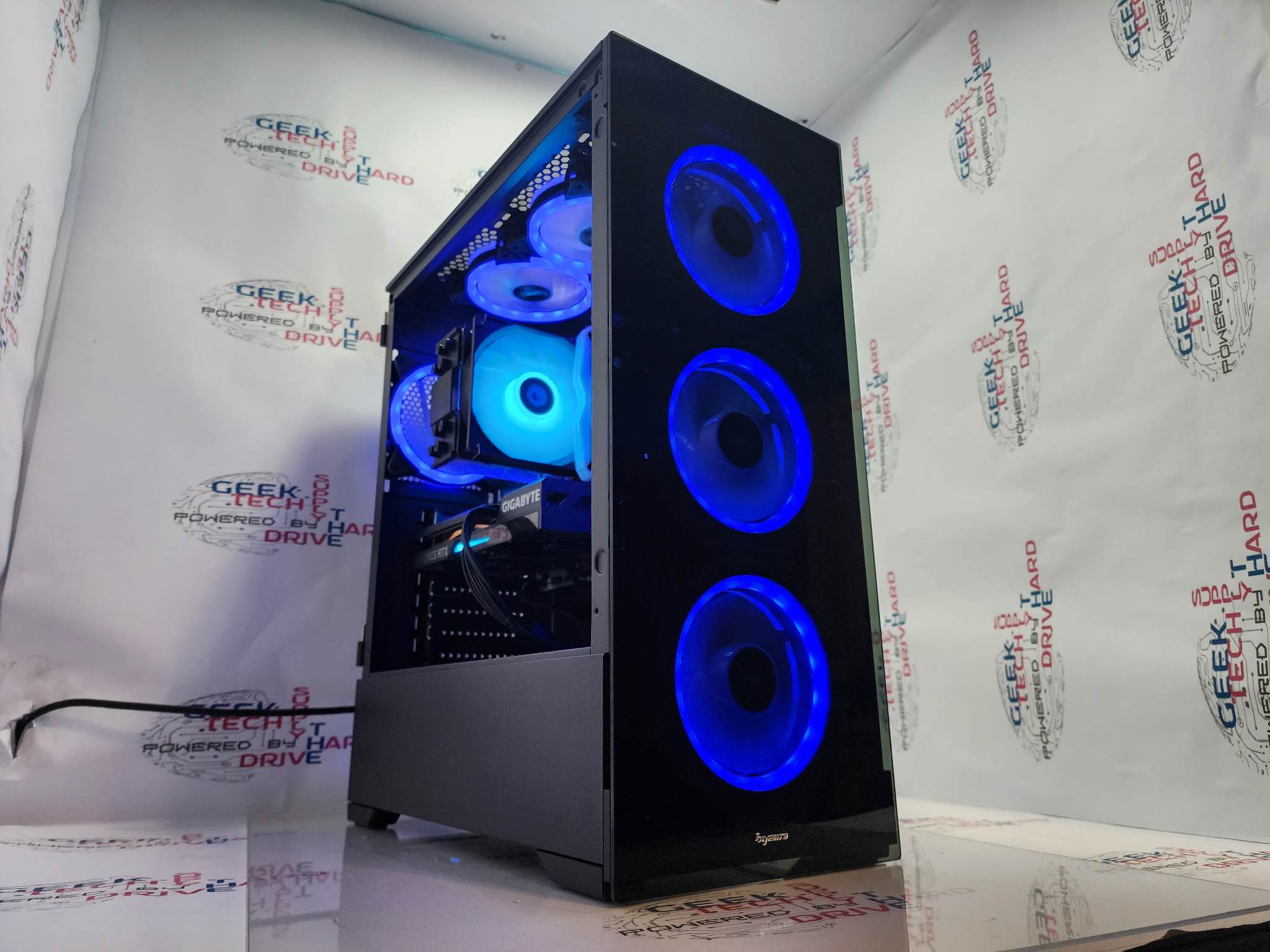 Custom Gaming Desktop PC Ryzen 7 7800X3D 1TB SSD 32GB DDR5 RTX 4060 TI Black Vog A620M - Geek Tech