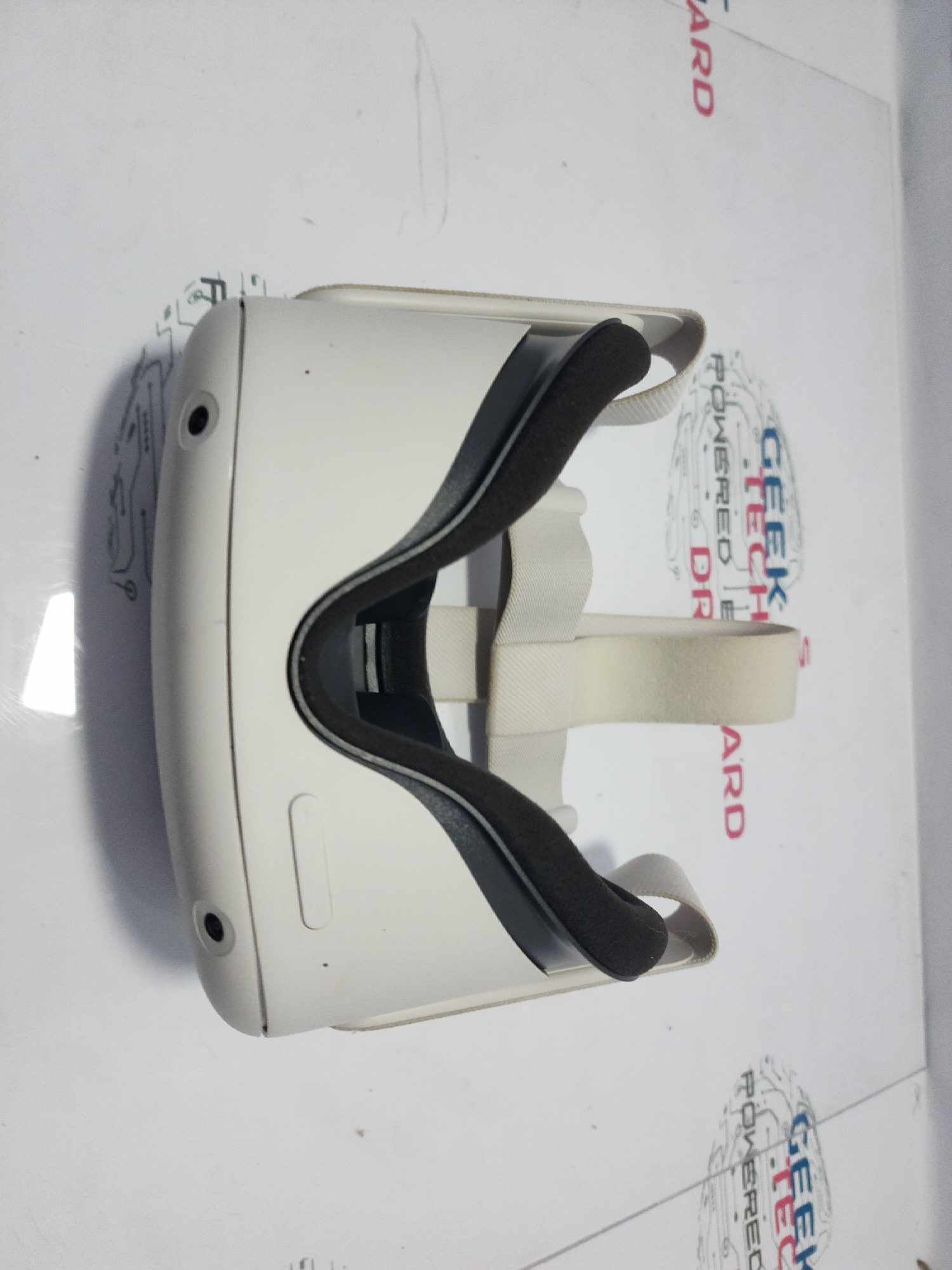 Meta Oculus Quest 2 VR 128GB Headset w/ Controllers & Box - Geek Tech